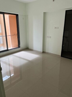 Room in 2.5 BHK Apartment at Siddharth Nagar CHS Goregaon, Goregaon West – for Rent