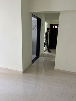 Room in 2.5 BHK Apartment at Siddharth Nagar CHS Goregaon, Goregaon West – for Rent