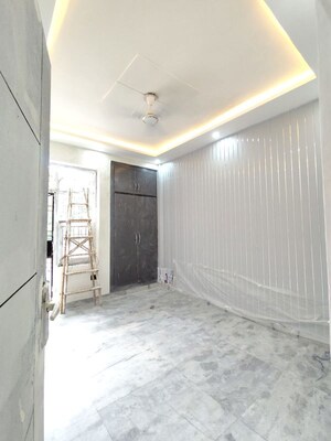 Room in 3 BHK Builder Floor at Green Fields Colony – for Rent