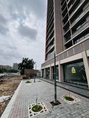  Showroom – Exterior View View at HR Eliseo, Shela - for Rent