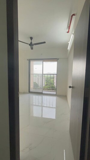 Room in 1 BHK Apartment at Metropolis Bayside, Kasarvadavali – for Rent