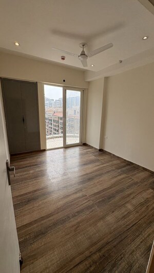 Room in 3 BHK Apartment at Ahinsa Khand 2 – for Rent
