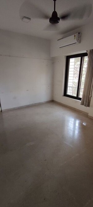 Room in 3 BHK Apartment at Nav Palmyra Apartment, Khar West – for Rent