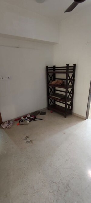Room in 3 BHK Apartment at Nav Palmyra Apartment, Khar West – for Rent
