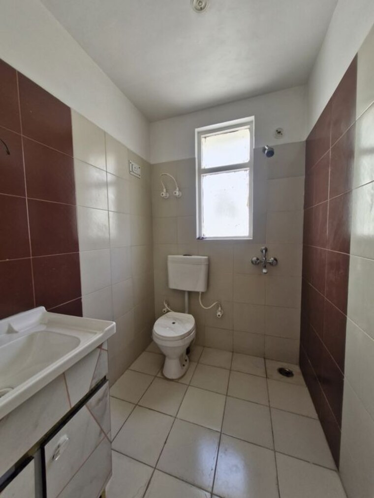 Bathroom, krish-city-phase-2 3 Bedroom 975 Sq.Ft. Apartment In Tapukara Bhiwadi 10658054