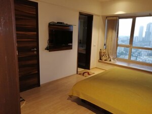 Room in 4 BHK Apartment at DB Woods, Goregaon East – for Rent