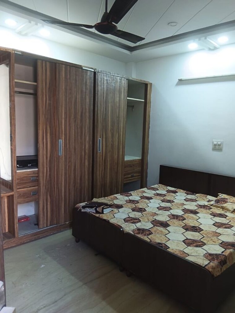 Bedroom, subhash nagar 2 Bedroom 100 Sq.Yd. Builder Floor In Subhash Nagar Delhi 10658097