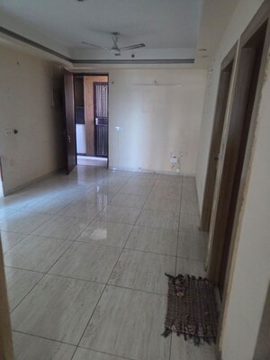 Room in 2.5 BHK Apartment at Ajnara Ambrosia, Sector 118 – for Rent
