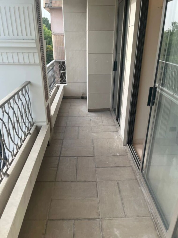 Balcony, rajouri garden 3 Bedroom 200 Sq.Yd. Builder Floor In Rajouri Garden Delhi 10658118