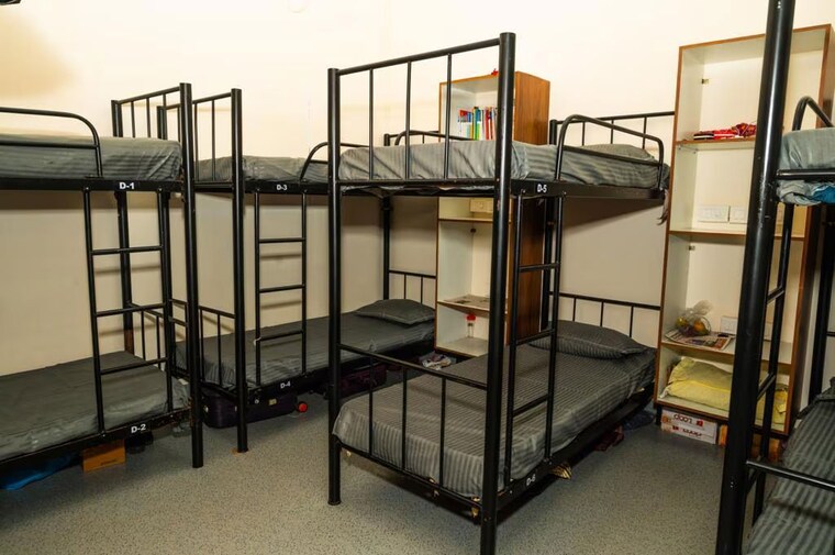 Room, matunga east Pg For Girls In Matunga East 10658071