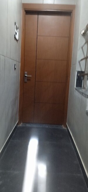 Furnished Amenities in 2 BHK Builder Floor at Palam Extension – for Sale