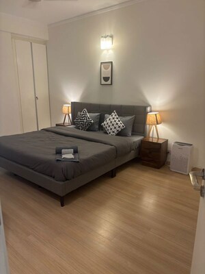 Bedroom in 3.5 BHK Apartment at DLF Park Place, Sector 54 – for Rent