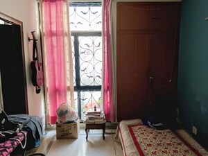 Living Room in 3 BHK Builder Floor at Sector 23 – for Rent