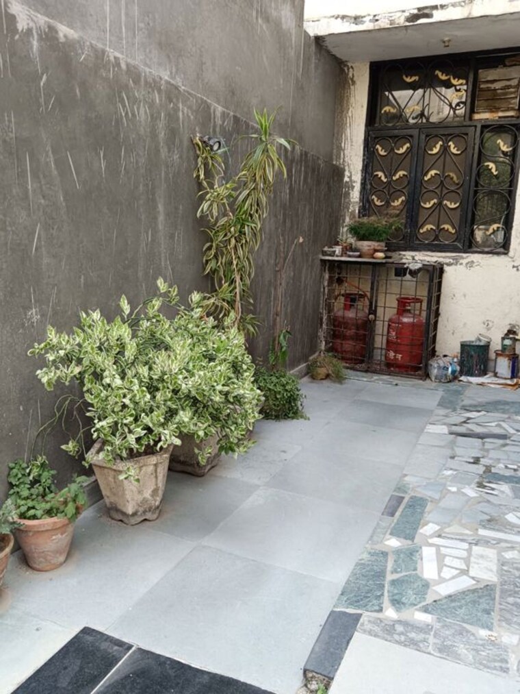 Living Room, sector 23 3 Bedroom 850 Sq.Ft. Builder Floor In Sector 23 Gurgaon 10658299