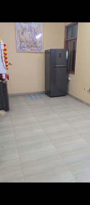 Room in 3 BHK Villa at Ravindra Garden, Aliganj – for Rent