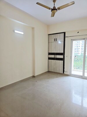 Room in 3 BHK Apartment at Mahagun Moderne, Sector 78 – for Sale