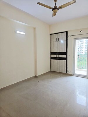 Room in 3 BHK Apartment at Mahagun Moderne, Sector 78 – for Sale