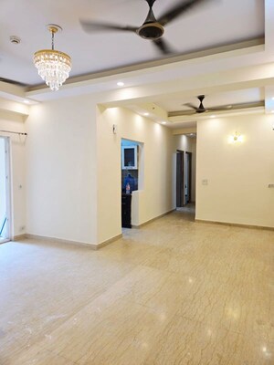 Room in 3 BHK Apartment at Mahagun Moderne, Sector 78 – for Sale