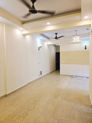 Room in 3 BHK Apartment at Mahagun Moderne, Sector 78 – for Sale