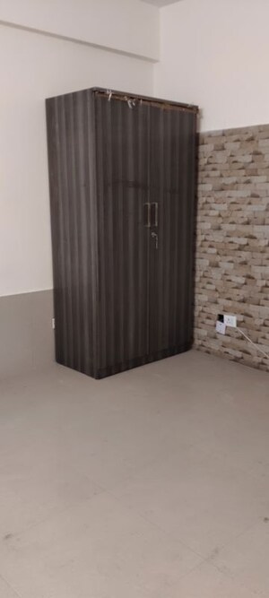 Room in 3 BHK Builder Floor at Puri Vip Floors, Sector 81 – for Rent