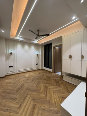 Room in 3 BHK Builder Floor at Sector 102 – for Sale