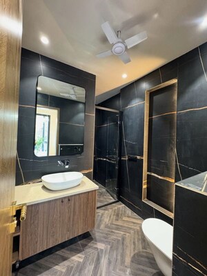 Team Area in 3 BHK Builder Floor at Sector 102 – for Sale
