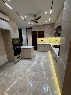 Team Area in 3 BHK Builder Floor at Sector 102 – for Sale