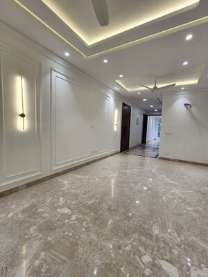 Room in 3 BHK Builder Floor at Sector 102 – for Sale
