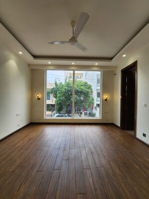 Room in 3 BHK Builder Floor at Sector 102 – for Sale