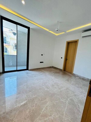 Room in 3 BHK Apartment at Vatika Sovereign Park, Sector 99 – for Rent