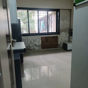 Room in 2 BHK Apartment at Gurukul Apartment Dahisar West, Dahisar West – for Rent