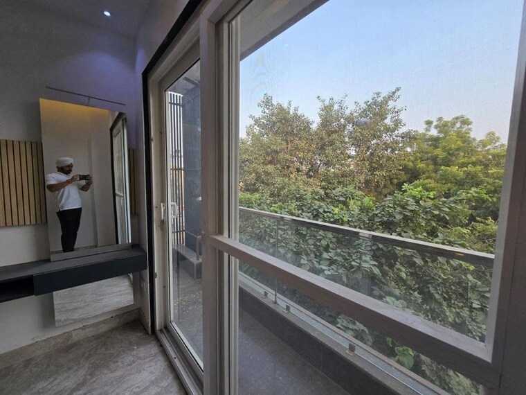Balcony, subhash nagar 3 Bedroom 160 Sq.Yd. Builder Floor In Subhash Nagar Delhi 10658437