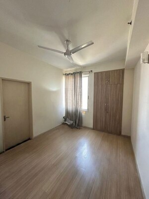 Room in 3 BHK Apartment at Pioneer Park Phase 1, Sector 61 – for Sale