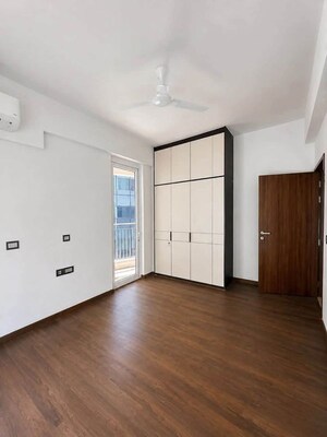 Room in 2 BHK Apartment at Conscient Habitat 102, Sector 102 – for Rent