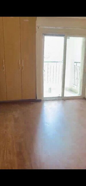 Room in 2 BHK Apartment at Amrapali O2 Valley, Tech Zone 4 Greater Noida – for Rent