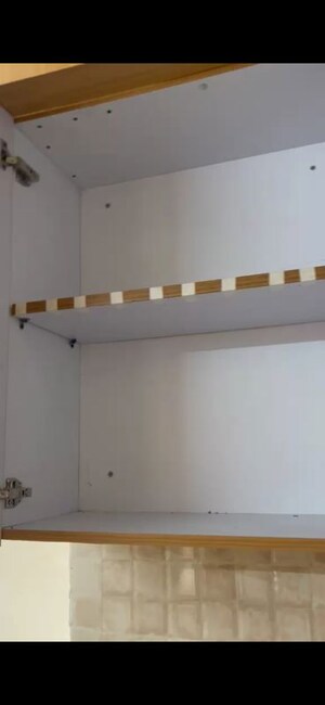 Room in 2 BHK Apartment at Amrapali O2 Valley, Tech Zone 4 Greater Noida – for Rent