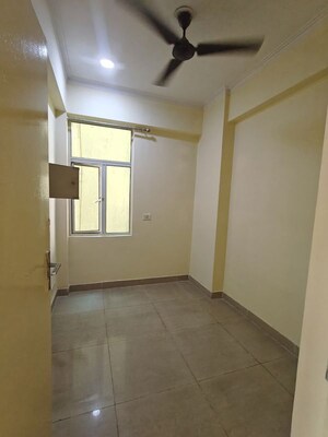 2.5 BHK Apartment For Rent in Gaur City 2 - 11th Avenue, Sector 16c Greater Noida