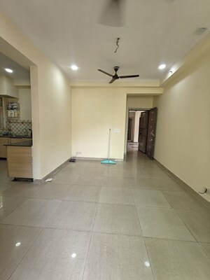 Room in 2.5 BHK Apartment at Gaur City 2 - 11th Avenue, Sector 16c Greater Noida – for Rent