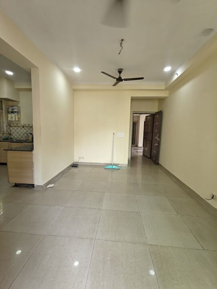 Room, gaur-city-2-11th-avenue 2.5 Bedroom 1205 Sq.Ft. Apartment In Sector 16c Greater Noida Greater Noida 10658550
