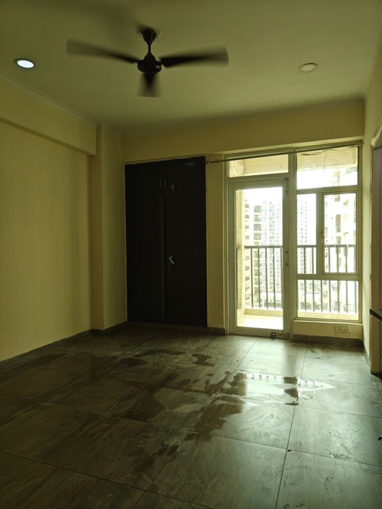 Room, gaur-city-2-11th-avenue 2.5 Bedroom 1205 Sq.Ft. Apartment In Sector 16c Greater Noida Greater Noida 10658550