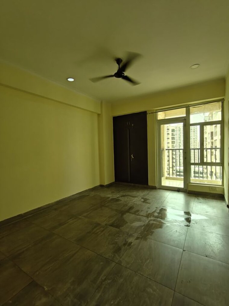 Room, gaur-city-2-11th-avenue 2.5 Bedroom 1205 Sq.Ft. Apartment In Sector 16c Greater Noida Greater Noida 10658550