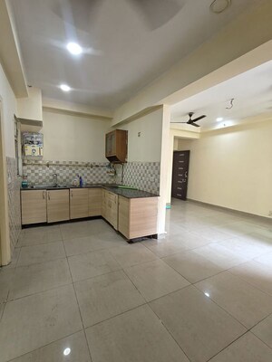 Room in 2.5 BHK Apartment at Gaur City 2 - 11th Avenue, Sector 16c Greater Noida – for Rent