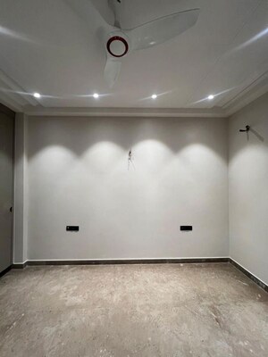 Room in 3 BHK Builder Floor at Rajouri Garden – for Rent