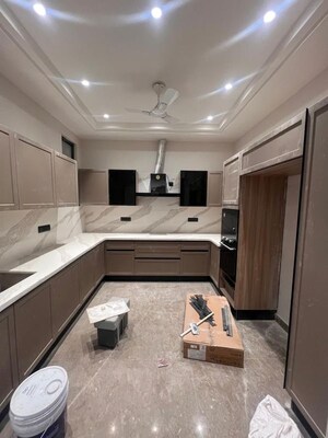 Team Area in 3 BHK Builder Floor at Rajouri Garden – for Rent