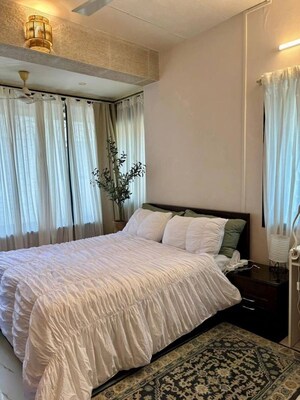 Bedroom in 2 BHK Apartment at Mukta Apartment 10th Main, Khar West – for Rent