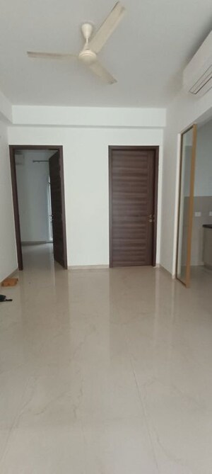 Room in 3 BHK Apartment at Smart World Orchard, Sector 61 – for Rent