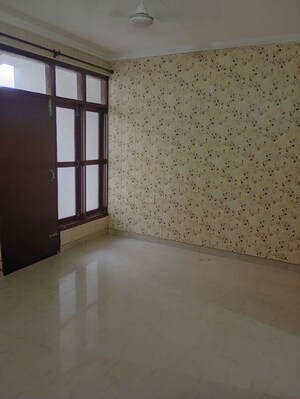 Room in 3 BHK Apartment at Aerocity – for Rent
