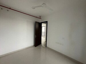 Room in 4 BHK Apartment at Oberoi Sky City, Borivali East – for Rent