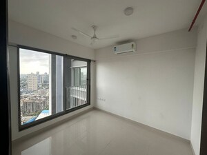 Room in 4 BHK Apartment at Oberoi Sky City, Borivali East – for Rent