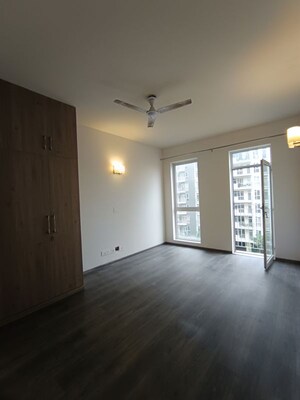 Room in 3 BHK Apartment at Ireo The Corridors, Sector 67a – for Rent